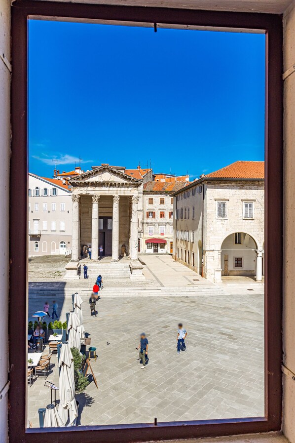 Interior - Augustus Forum View (Pula)
