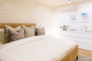 1 Schlafzimmer, Schreibtisch, Bügeleisen/Bügelbrett, Reisekinderbett