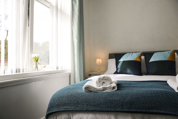 Standard House, 2 Bedrooms | Iron/ironing board, free rollaway beds, free WiFi, bed sheets - Haywood House (Glasgow)