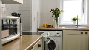 Standard House, 2 Bedrooms | Private kitchen | Full-size fridge, microwave, oven, stovetop - Haywood House (Glasgow)