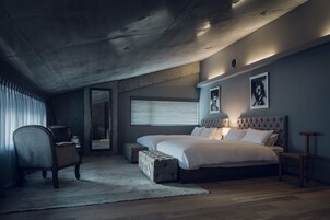 Caja de seguridad en la habitación y escritorio 