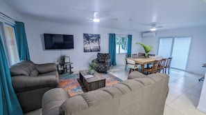 Smart TV - Mobay Las Palmas, Your Oasis (Montego Bay)