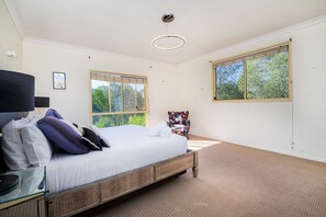 Deluxe House, 3 Bedrooms, 2 Bathrooms, Garden View | 3 bedrooms, iron/ironing board, free WiFi, bed sheets