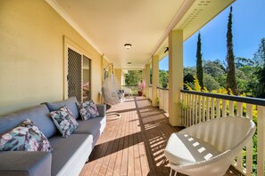 Deluxe House, 3 Bedrooms, 2 Bathrooms, Garden View | Terrace/patio - Peaceful Country Retreat close to City (Pullenvale)