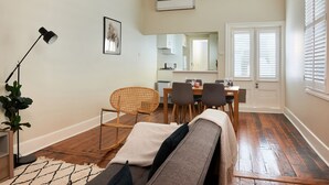 Unclassified image, 3 of 13, button - Victorian Prize with Style & Convenience (Kensington)