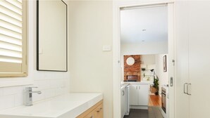 Unclassified image, 2 of 13, button - Victorian Prize with Style & Convenience (Kensington)