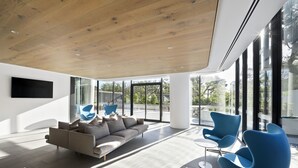Unclassified image, 4 of 15, button - 3 BDR Innercity Stunner with pool & gym (Melbourne)