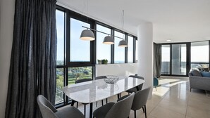 Unclassified image, 5 of 15, button - 3 BDR Innercity Stunner with pool & gym (Melbourne)