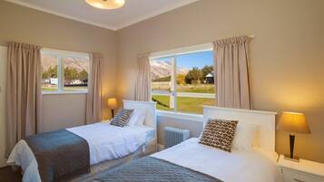 3 bedrooms, iron/ironing board, free WiFi, bed sheets