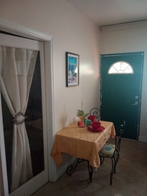 Dining - Rose Overlook @ 140 West Street Unit #5 (Nassau)