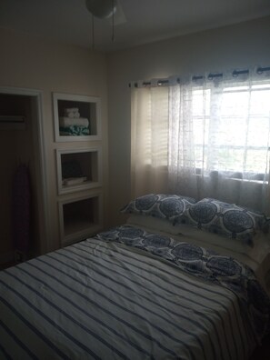 1 bedroom, in-room safe, iron/ironing board, free WiFi - Rose Overlook @ 140 West Street Unit #5 (Nassau)