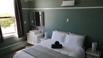 Standard Room, 1 Katil Ratu (Queen), Shared Bathroom | Peralatan tempat tidur premium, Wi-fi percuma, cadar katil 