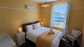 Double Room, 1 Queen Bed, Shared Bathroom | Premium bedding, free WiFi, bed sheets