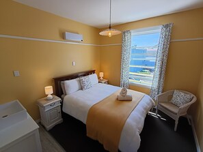 Double Room, 1 Queen Bed, Shared Bathroom | Premium bedding, free WiFi, bed sheets