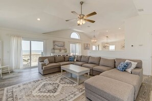 Télévision, baby-foot, chaîne hi-fi