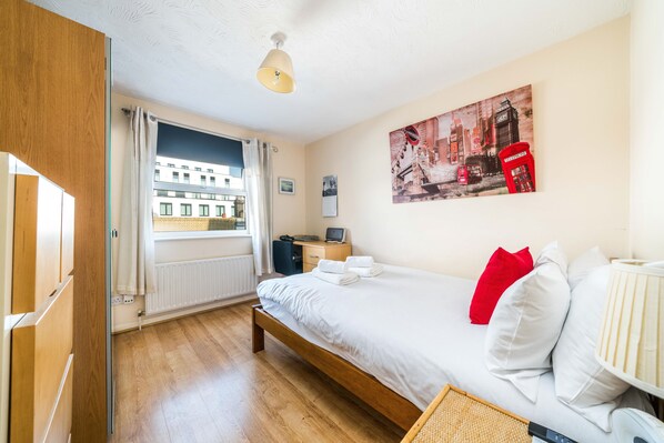 2 bedrooms, iron/ironing board, WiFi, bed sheets