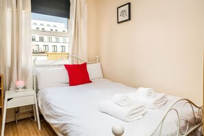 2 bedrooms, iron/ironing board, WiFi, bed sheets