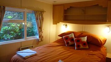 3 bedrooms, internet, bed sheets
