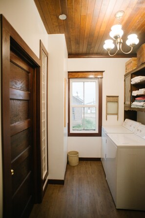 Interior - Character farmhouse set in beautiful countryside (Hepburn)