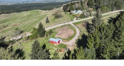 Historic School in rural Oamaru with farm animals and outdoor baths