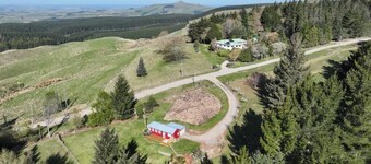 Historic School in rural Oamaru with farm animals and outdoor baths