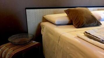 1 dormitorio, tabla de planchar con plancha, cuna de viaje y wifi gratis