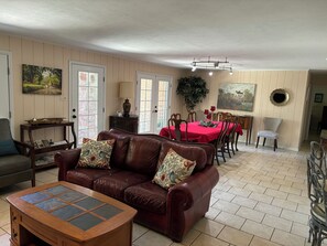 TV, fireplace, ping pong