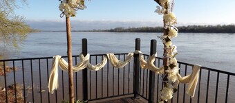 Paw Paw Tree Estate Home with Three Bedroom Guest House. Sleeps 19.