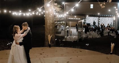 Paw Paw Tree Estate unterhalb des Petit Jean Mt und mit Blick auf den AR River
