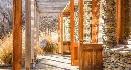 Wharenui by MajorDomo - Rustic Home on 11.5 Acres