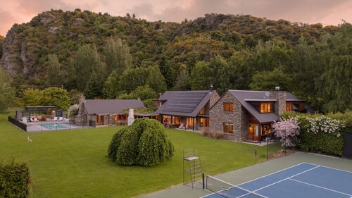 Wharenui by MajorDomo - Rustic Home on 11.5 Acres