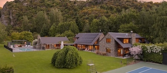 Wharenui by MajorDomo - Rustic Home on 11.5 Acres