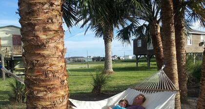 Palm Beach Afforable Fun Getaway! NEAR PIRATES BEACH