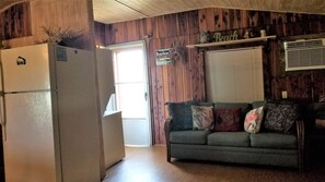 Interior - Palm Beach Afforable Fun Getaway! NEAR PIRATES BEACH (Galveston)