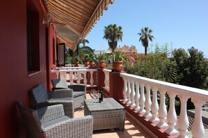 Unclassified image, 3 of 26, button