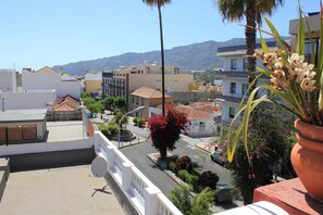 Unclassified image, 4 of 26, button