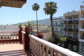 Unclassified image, 5 of 26, button