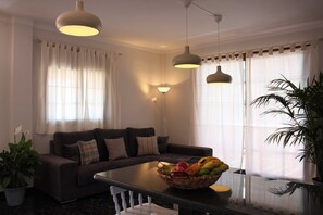 Unclassified image, 2 of 26, button