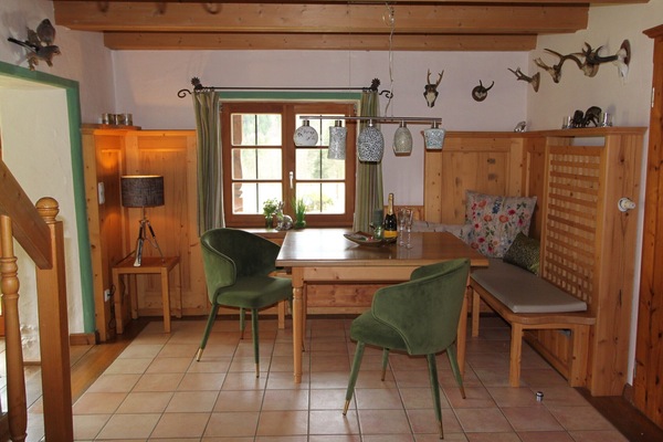Wasserfall - Baubiologische Ferienwohnung 60 qm, zwei separate Schlafzimmer-Essplatz