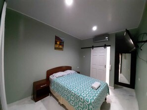 Comfort Room, 1 Double bed or 2 Twin Beds, with Air | 免費 Wi-Fi、床單