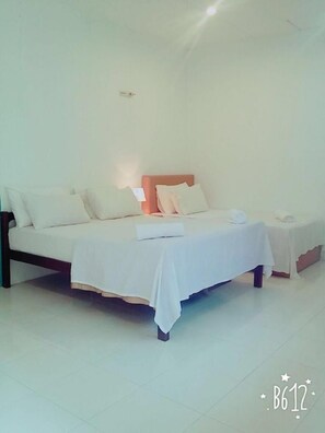 Desk, bed sheets - Impian Inn (Tioman Island)