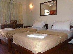 Desk, bed sheets - Impian Inn (Tioman Island)