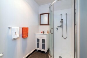 Hair dryer, towels - Impressive Rotorua Center Pad (Rotorua Township)