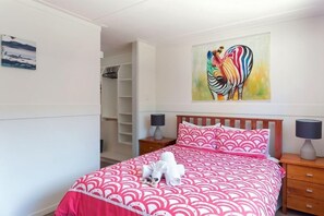 2 bedrooms, iron/ironing board, free WiFi, bed sheets