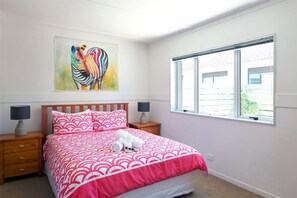2 bedrooms, iron/ironing board, free WiFi, bed sheets - Impressive Rotorua Center Pad (Rotorua Township)