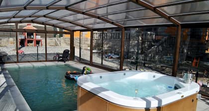 CASA RURAL CON PISCINA CUBIERTA JACUZZI Y BARBACOA PARA 16 PERSONAS
