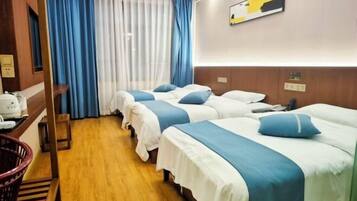 In-room safe, soundproofing, free WiFi