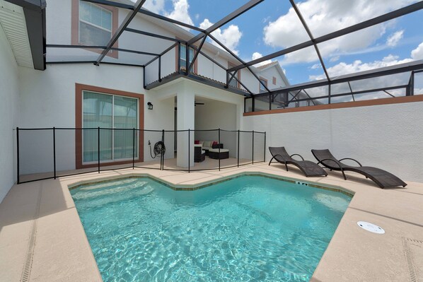 Unclassified image, 1 of 47, button