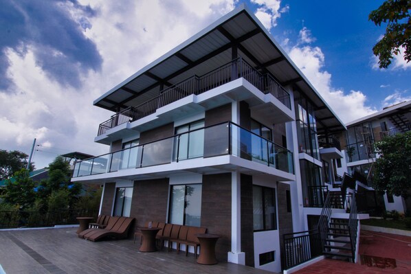 Exterior - Bituin sa Tala (Orani)