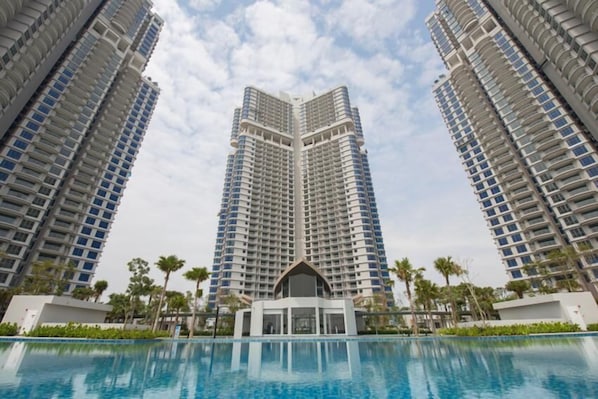Outdoor pool - Teega Suites at Puteri Harbour (Iskandar Puteri)